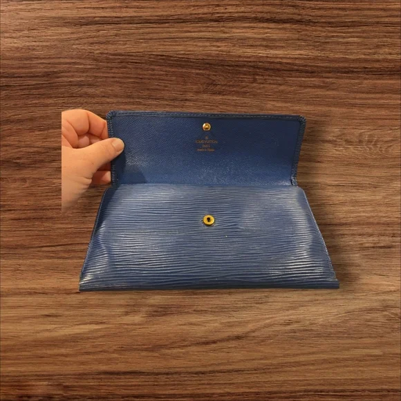 Louis Vuitton Blue Wallet - Picture 4 of 11